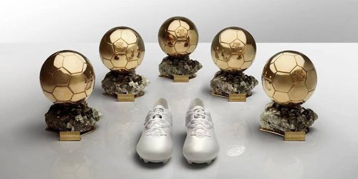Le nuove scarpe di Leo Messi presentate dall&#39;Adidas all&#39;indomani del quinto Pallone d&#39;oro: si chiamano &#39;Adidas Messi 15 Platinum Edition&#39;. Twitter